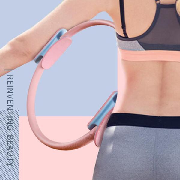 Pilatesring mit rutschfesten Griffen zur Stärkung von Armen, Beinen und Core, ideal für Ganzkörpertraining zu Hause.