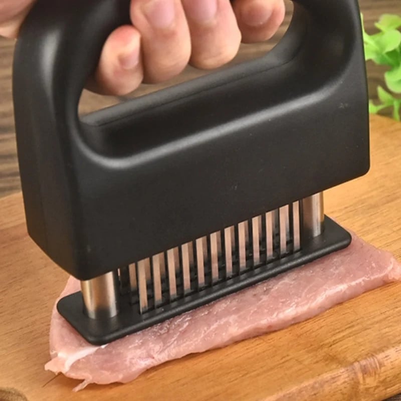 "Praktischer Fleischklopfer mit 48 scharfen Edelstahlklingen, ergonomischem Design, perfekt zum Fleisch zartmachen."