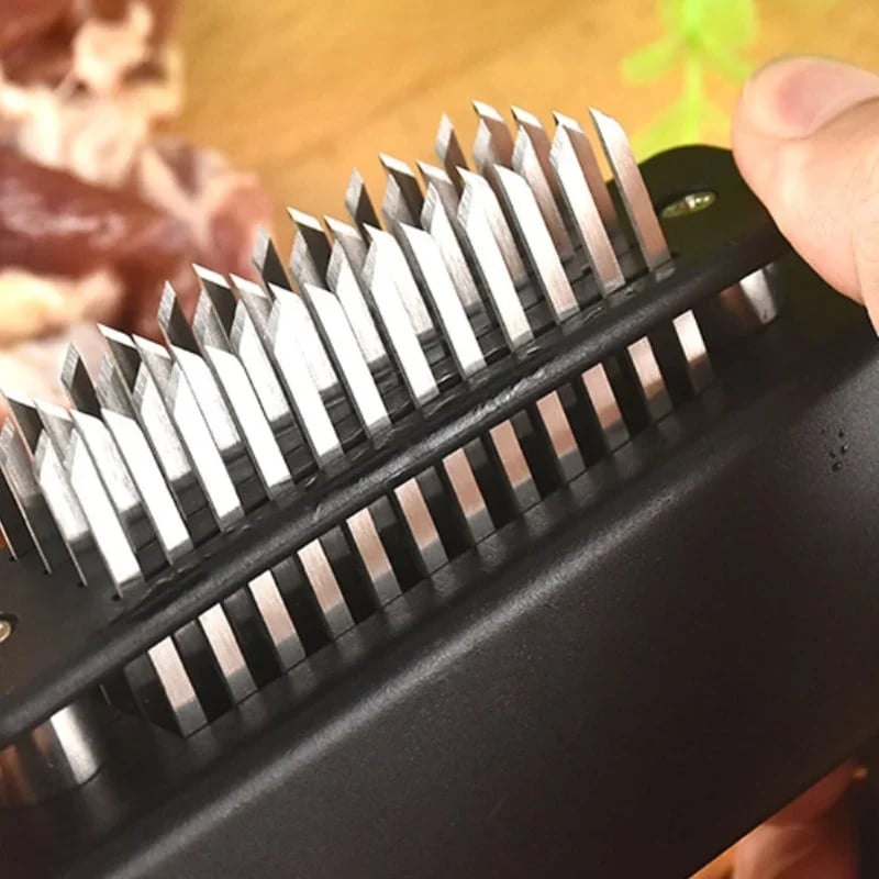 "Praktischer Fleischklopfer mit 48 scharfen Edelstahlklingen, ergonomischem Design, perfekt zum Fleisch zartmachen."