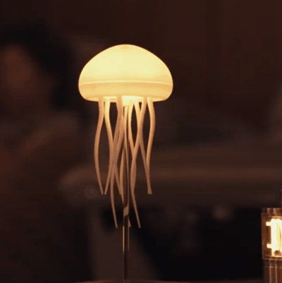 "Realistische Medusen-Nachtlampe mit LED-Farben, bewegliche Tentakeln, dynamisches Ambiente für Wohnzimmerdeko"