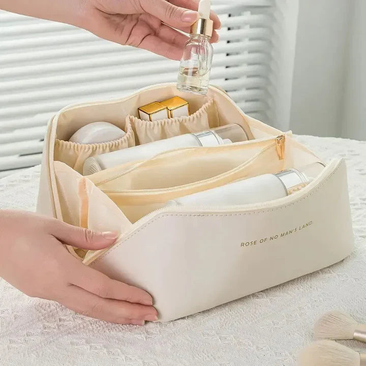 "Reisefreundliche Kosmetiktasche in Rosa, kompakt & elegant, mit praktischem Griff & vielseitiger Innenaufteilung"