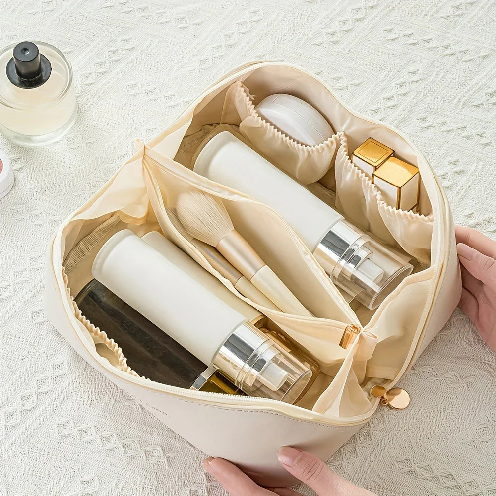 "Reisefreundliche Kosmetiktasche in Rosa, kompakt & elegant, mit praktischem Griff & vielseitiger Innenaufteilung"
