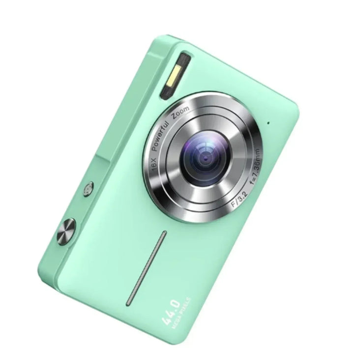 Retro Digitalkamera mit modernen Funktionen, kompakt und leicht, bietet 1080p Videoqualität und hochauflösende Fotos.