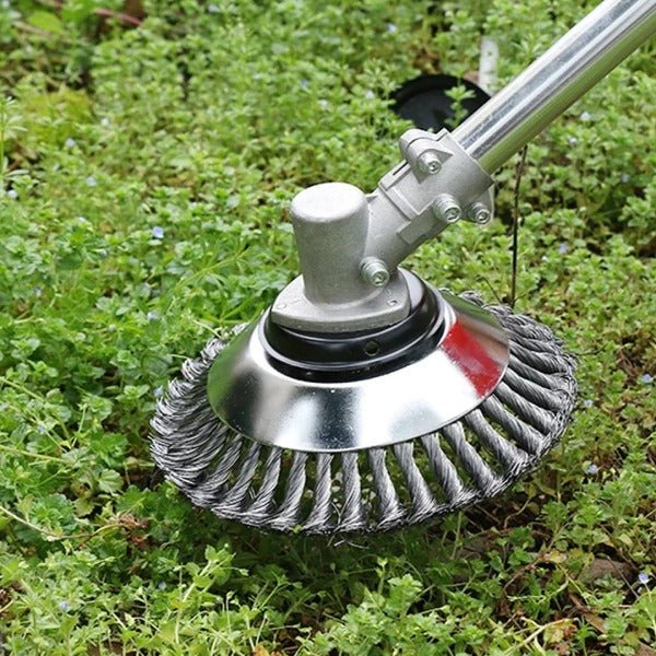 "Robuste Unkrautbürste aus Stahldraht für Trimmer zeigt Effizienz bei der Unkrautentfernung im Garten, detailreiche Ansicht."