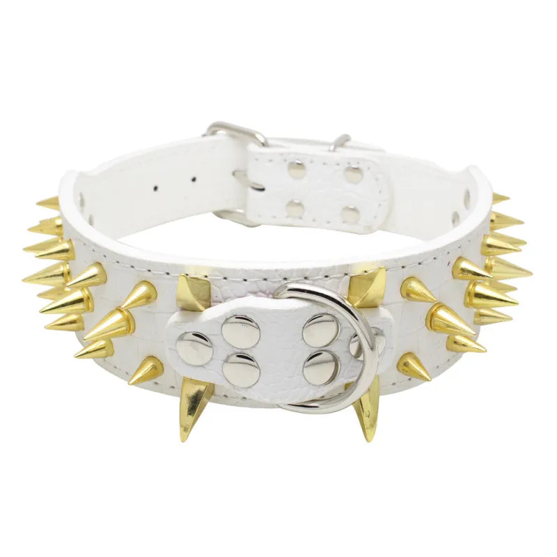 "Robustes Hundehalsband verstellbar mit goldenen Nieten, aus Kunstleder für große Hunde, edles Design, Schutz & Stil."