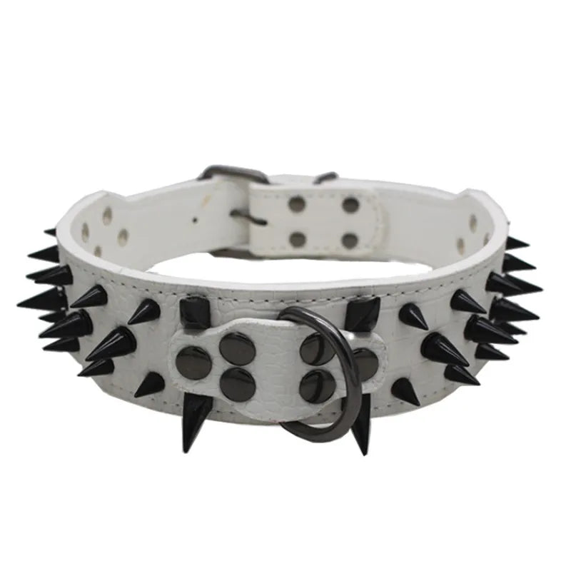 "Robustes Hundehalsband verstellbar mit goldenen Nieten, aus Kunstleder für große Hunde, edles Design, Schutz & Stil."