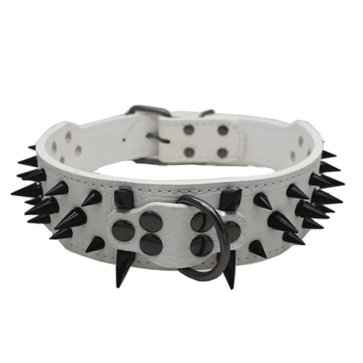 "Robustes Hundehalsband verstellbar mit goldenen Nieten, aus Kunstleder für große Hunde, edles Design, Schutz & Stil."