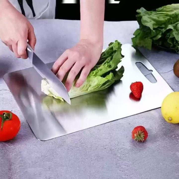 Robustes Schneidebrett aus Titan, modernes Design, hygienisch, antibakteriell, geruchsneutral, schützt Messerklingen.