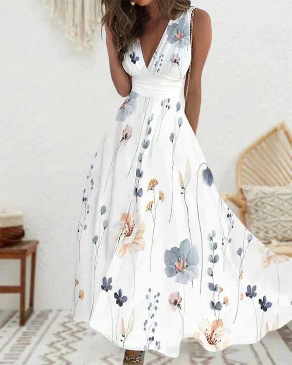 "Romy Blumen V-Ausschnitt Kleid, luftiges Damenkleid mit floralem Muster, betont die Silhouette, ideal für sonnige Tage."