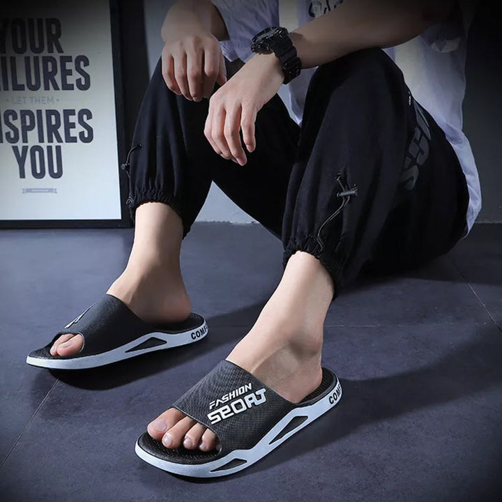 "Rutschfeste und atmungsaktive unisex Sportsandalen, stilvoll zweifarbig in Gelb+Schwarz, perfekt für aktive Tage."