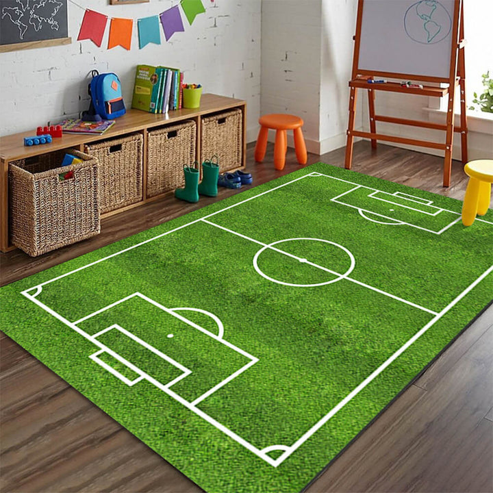 Rutschfester Sportteppich im Fußball-Design mit realistischen Feldmarkierungen, ideal für Spielzimmer, kratzfest & langlebig.