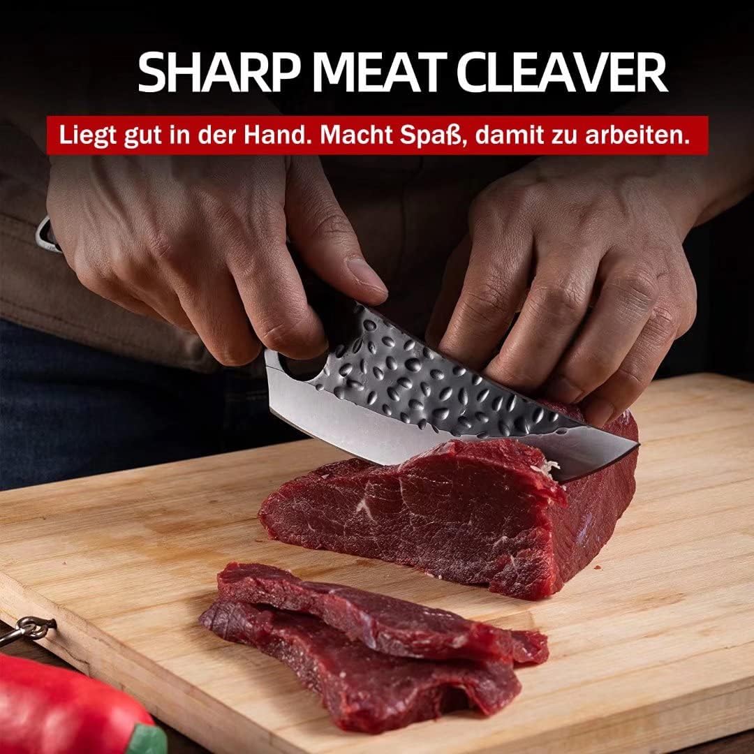 "Scharfes japanisches Kochmesser mit geschmiedeter Klinge und Eichenholzgriff, ideal für Küche und Outdoor-Abenteuer."