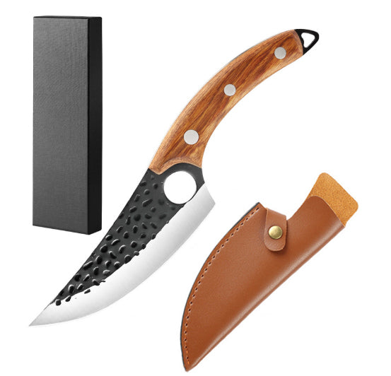 Scharfes, rostfreies Santokumesser mit ergonomischem Holzgriff und präziser Klinge für vielseitige Kücheneinsätze.