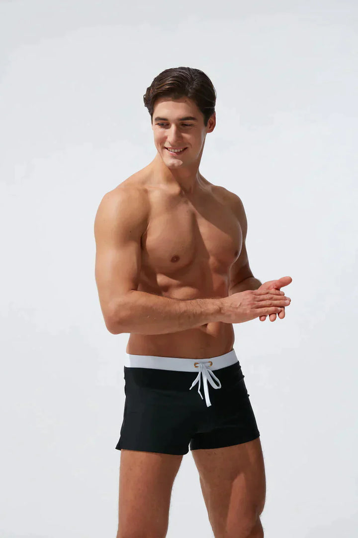 "Schnelltrocknende Herren Badeshorts mit Kordelzug, wasserdicht, blau, ideal für Strand- und Wasseraktivitäten."