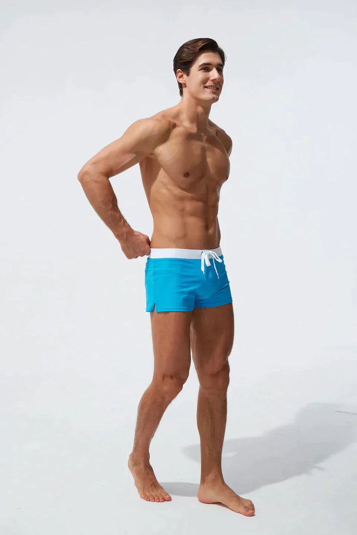 "Schnelltrocknende Herren Badeshorts mit Kordelzug, wasserdicht, blau, ideal für Strand- und Wasseraktivitäten."