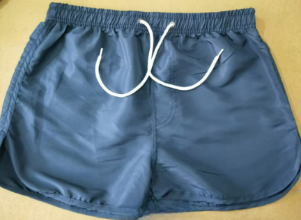 "Schnelltrocknende Herren Badeshorts mit verstellbarem Bund, stilvollem Design und praktischer Tasche, ideal für den Strand."