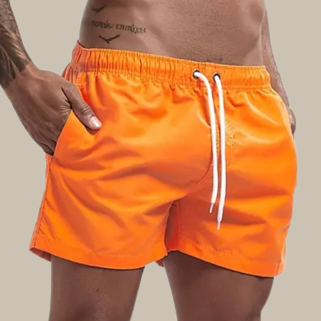 "Schnelltrocknende Herren Schwimmshorts in Grün, mit elastischem Bund und Taschen, ideal für Strand und Pool."