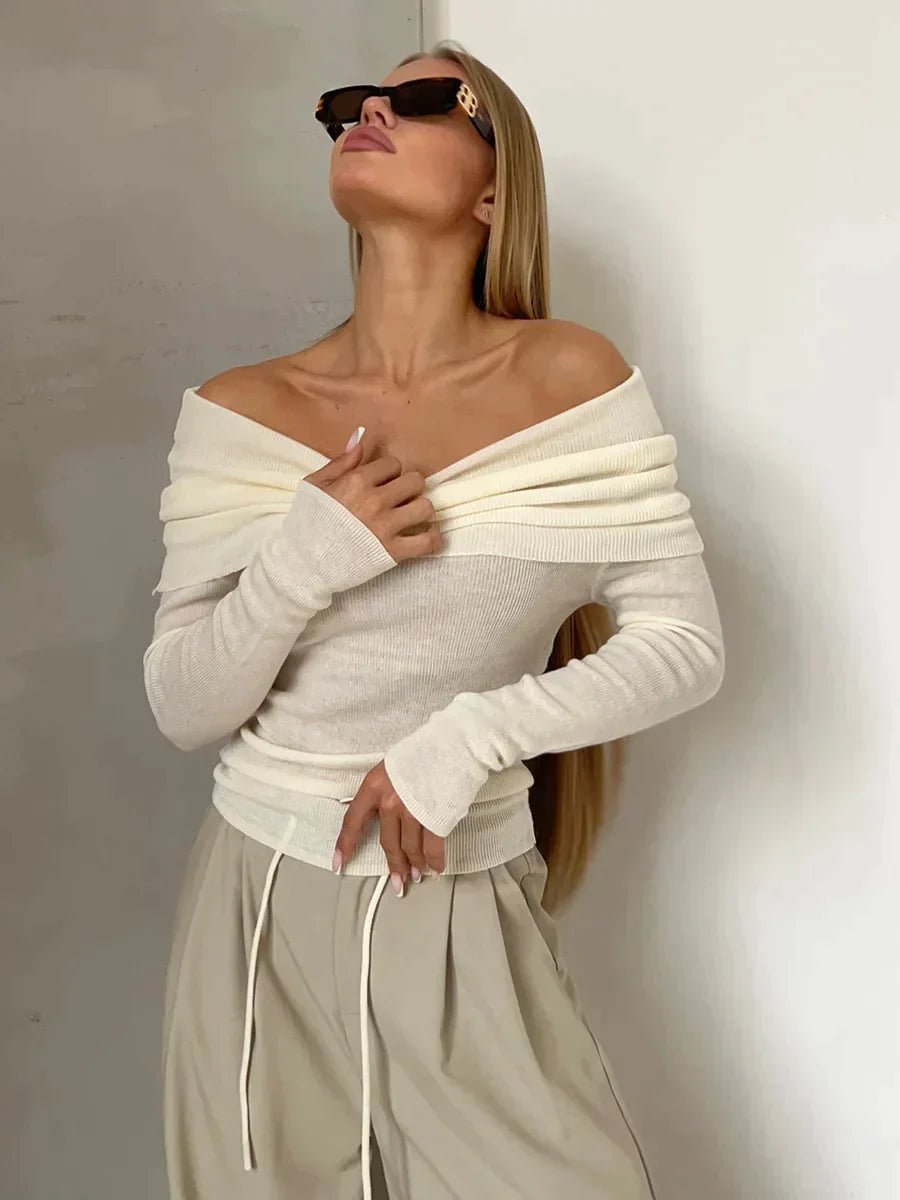 "Schulterfreier Damenpullover, elegantes Off-Shoulder-Design, weiches Material, figurbetonte Passform, vielseitiges Outfit"