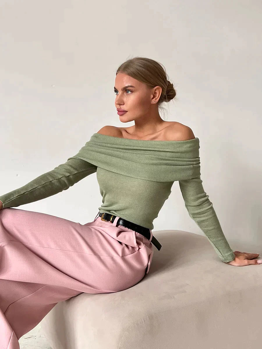 "Schulterfreier Damenpullover, elegantes Off-Shoulder-Design, weiches Material, figurbetonte Passform, vielseitiges Outfit"