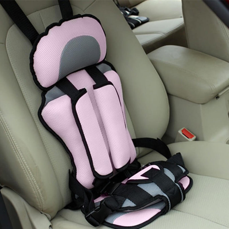 Schützender Kindersitz, ergonomisch, mit Seitenaufprallschutz, einfache Installation, waschbare Bezüge, moderne Optik.