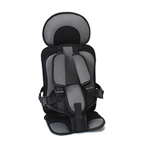 Schützender Kindersitz, ergonomisch, mit Seitenaufprallschutz, einfache Installation, waschbare Bezüge, moderne Optik.