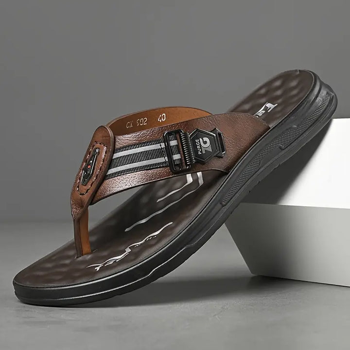 Schwarze Damen-Sandale mit elegantem Design, raffinierten Riemen und überragendem Komfort für stilvolle Sommeroutfits.