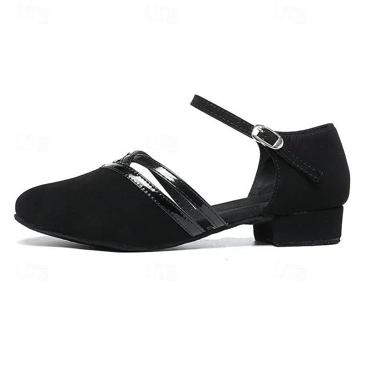 Schwarze Damen Tanzschuhe mit elegantem Design, flexible rutschfeste Sohle und ergonomischer Passform für modernen Tanz.