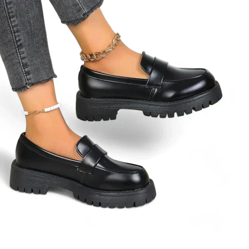 "Schwarze orthopädische Satin-Mokassins Damen mit Keilabsatz für Eleganz und Komfort"