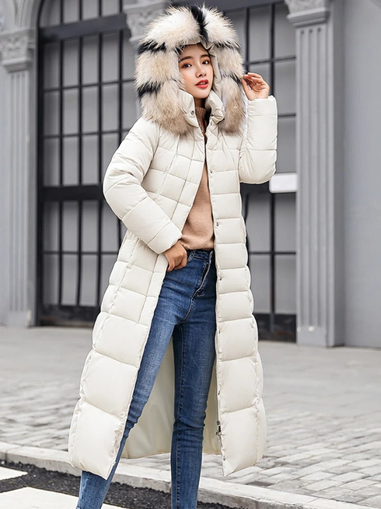 Schwarzer Damen Pufferparka für kalte Tage, stilvoll mit Kapuze und Taschen, isolierend und in mehreren Farben verfügbar.