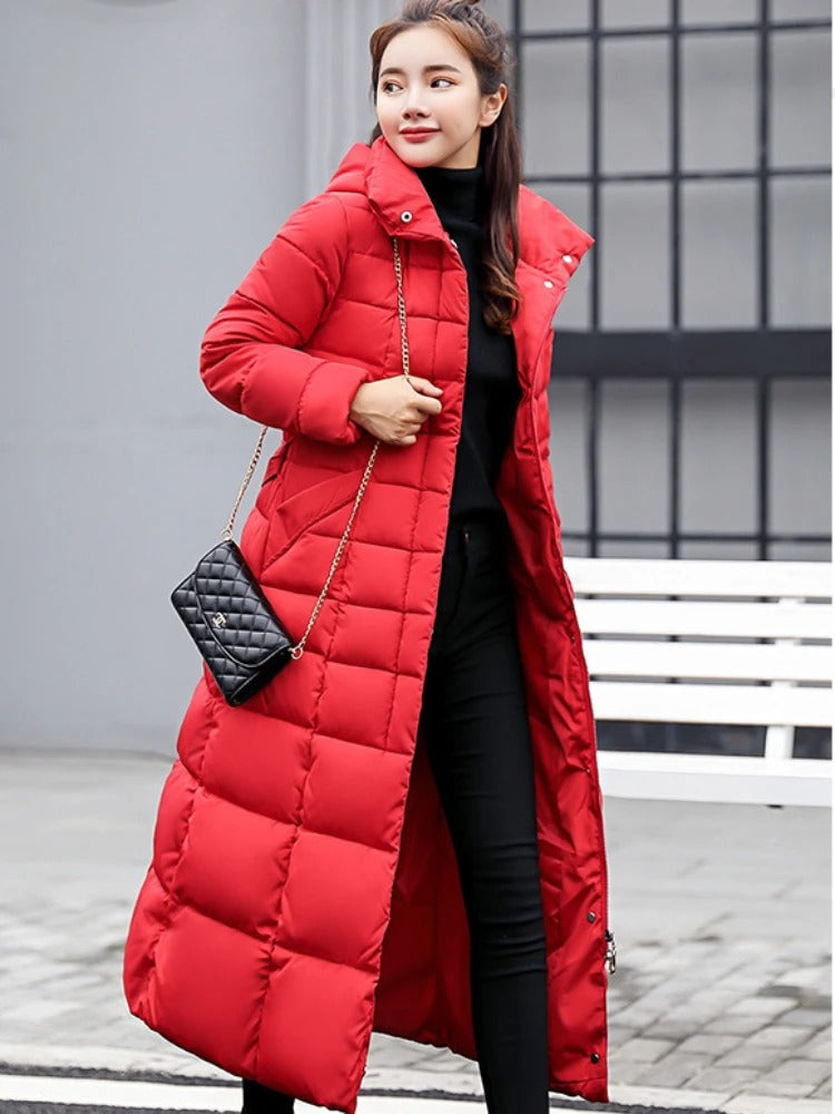 Schwarzer Damen Pufferparka für kalte Tage, stilvoll mit Kapuze und Taschen, isolierend und in mehreren Farben verfügbar.