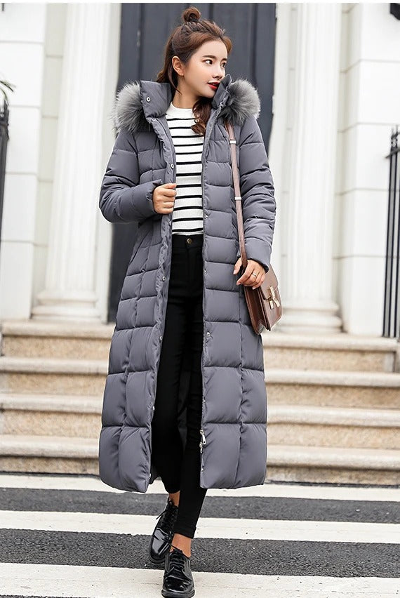 Schwarzer Damen Pufferparka für kalte Tage, stilvoll mit Kapuze und Taschen, isolierend und in mehreren Farben verfügbar.