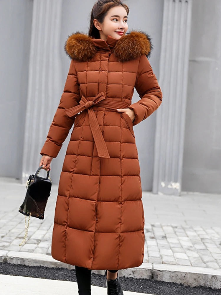 Schwarzer Damen Pufferparka für kalte Tage, stilvoll mit Kapuze und Taschen, isolierend und in mehreren Farben verfügbar.