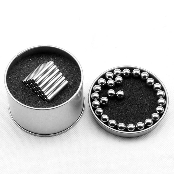 "Silberne magnetische Kugeln und Stäbe Set für kreatives Design und Stressabbau, ideal zur Förderung von Konzentration."