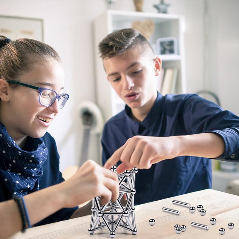 "Silberne magnetische Kugeln und Stäbe Set für kreatives Design und Stressabbau, ideal zur Förderung von Konzentration."