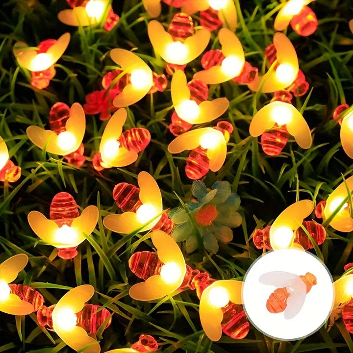 "Solar Gartenlichterkette in Blumenform, wetterfest, elegantes Ambiente, ideal für Gartenpartys und Outdoor-Nutzung."