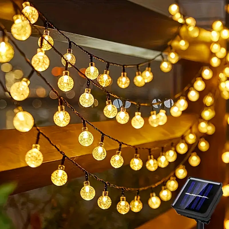 "Solar Gartenlichterkette in Blumenform, wetterfest, elegantes Ambiente, ideal für Gartenpartys und Outdoor-Nutzung."