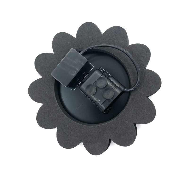 "Solarbetriebener Gartenbrunnen mit Blumen-Design für Teiche, zeigt elegante Wasserfontäne, solarbetrieben, umweltfreundlich"