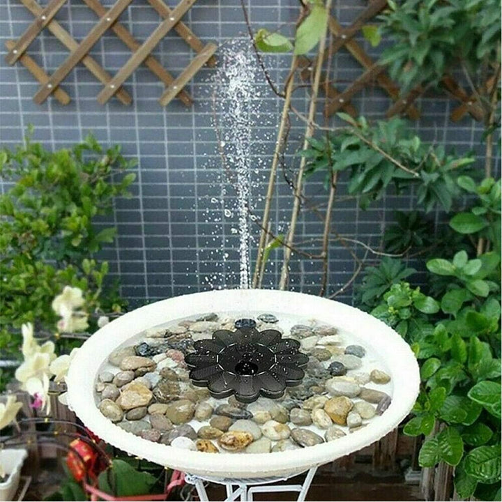 "Solarbetriebener Gartenbrunnen mit Blumen-Design für Teiche, zeigt elegante Wasserfontäne, solarbetrieben, umweltfreundlich"