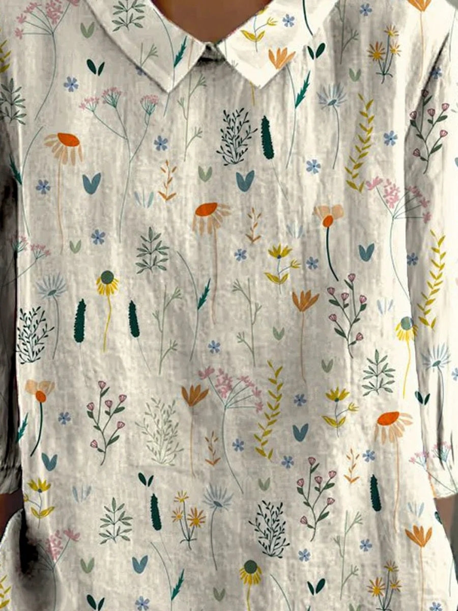 "Sommerbluse mit Wildblumenmuster, pastellfarben, locker geschnitten, ideal für warme Tage; Damenmode, stilvoll und bequem."