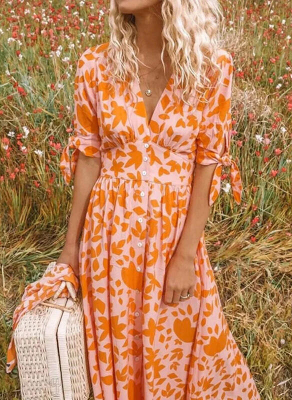 "Sommerliches Damenkleid mit eleganter, figurbetonter Silhouette und trendigem Design aus hochwertigen Materialien."