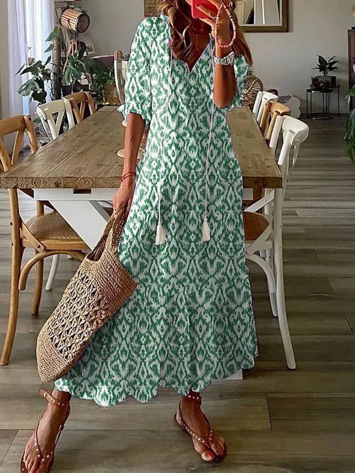 Sommerliches Maxikleid im Bohemian-Stil, leicht und fließend, ideal für Strandtage und Stadtbummel, beige Farbe.