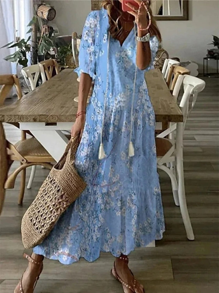 Sommerliches Maxikleid im Bohemian-Stil, leicht und fließend, ideal für Strandtage und Stadtbummel, beige Farbe.