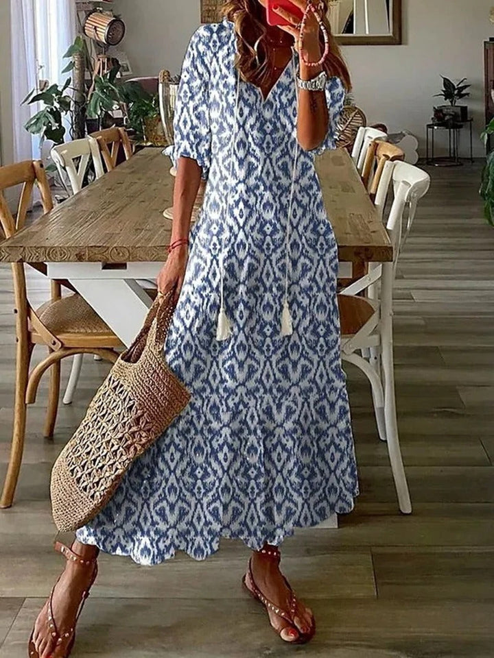 Sommerliches Maxikleid im Bohemian-Stil, leicht und fließend, ideal für Strandtage und Stadtbummel, beige Farbe.