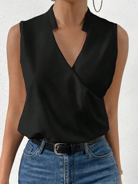 "Sommerliches, weiches Damen-Top mit V-Ausschnitt, ärmellos, weiß, luftiger Stoff. Perfekt für lässige Sommerlooks."