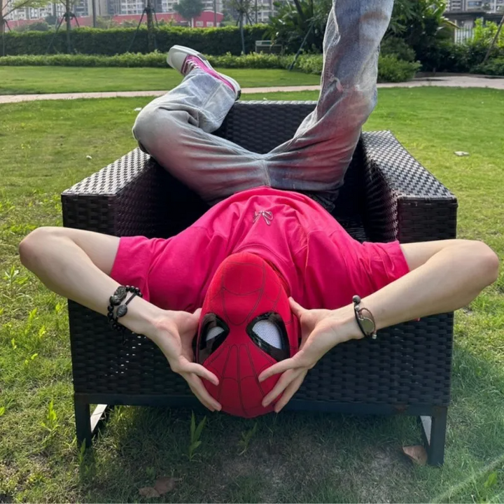 "Spider-Man Maske mit beweglichen Augen, für Kinder geeignet, manuelle und elektrische Steuerung, ideal für Kostüme."