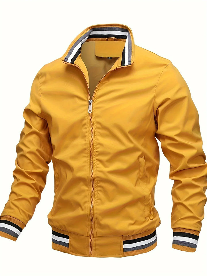 "Sportliche Herren Übergangsjacke, vielseitig, komfortabel, klassisches Design, mit Taschen und stilvollem Kragen."