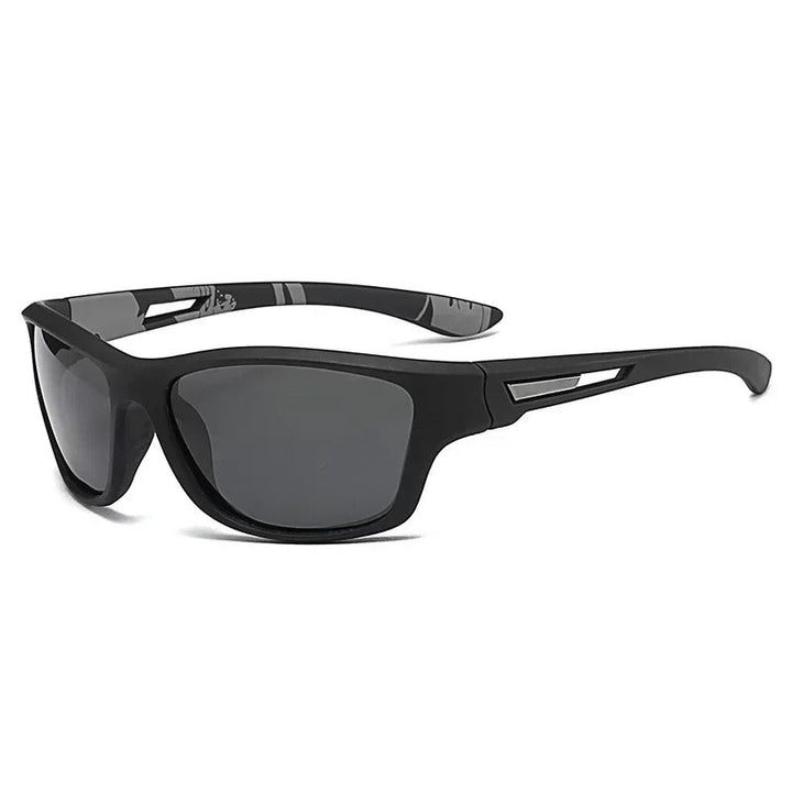 Sportliche schwarze Sonnenbrille mit polarisierenden UV400 Linsen, leichtem Kunststoffrahmen, ideal für Outdoor und Sport.