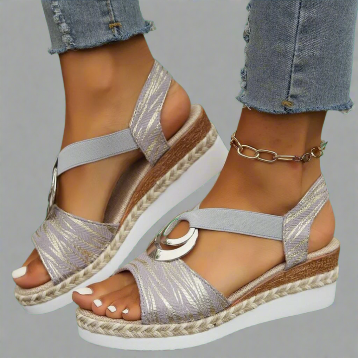 "Stilvolle Dahlia Wedge Sandalen, beige Keilsandalen mit verstellbaren Riemen und rutschfester Sohle für Damen."