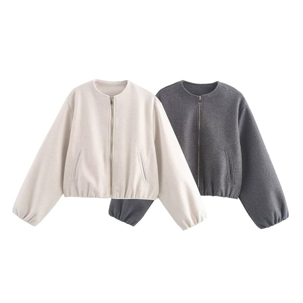 "Stilvolle Damen-Bomberjacke mit hohem Kragen und Taschen, Frontansicht in trendigem Design"