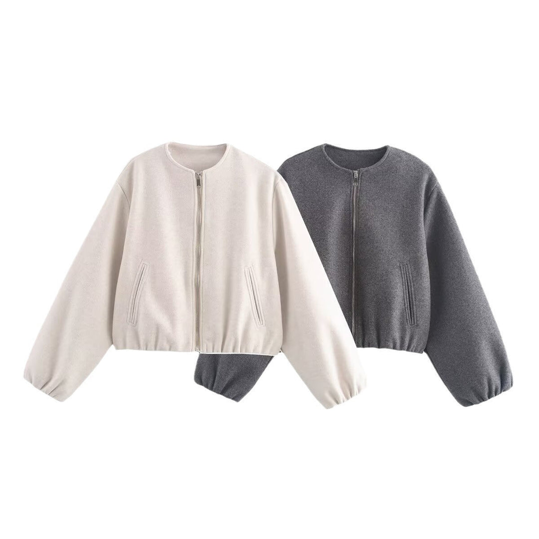 "Stilvolle Damen-Bomberjacke mit hohem Kragen und Taschen, Frontansicht in trendigem Design"